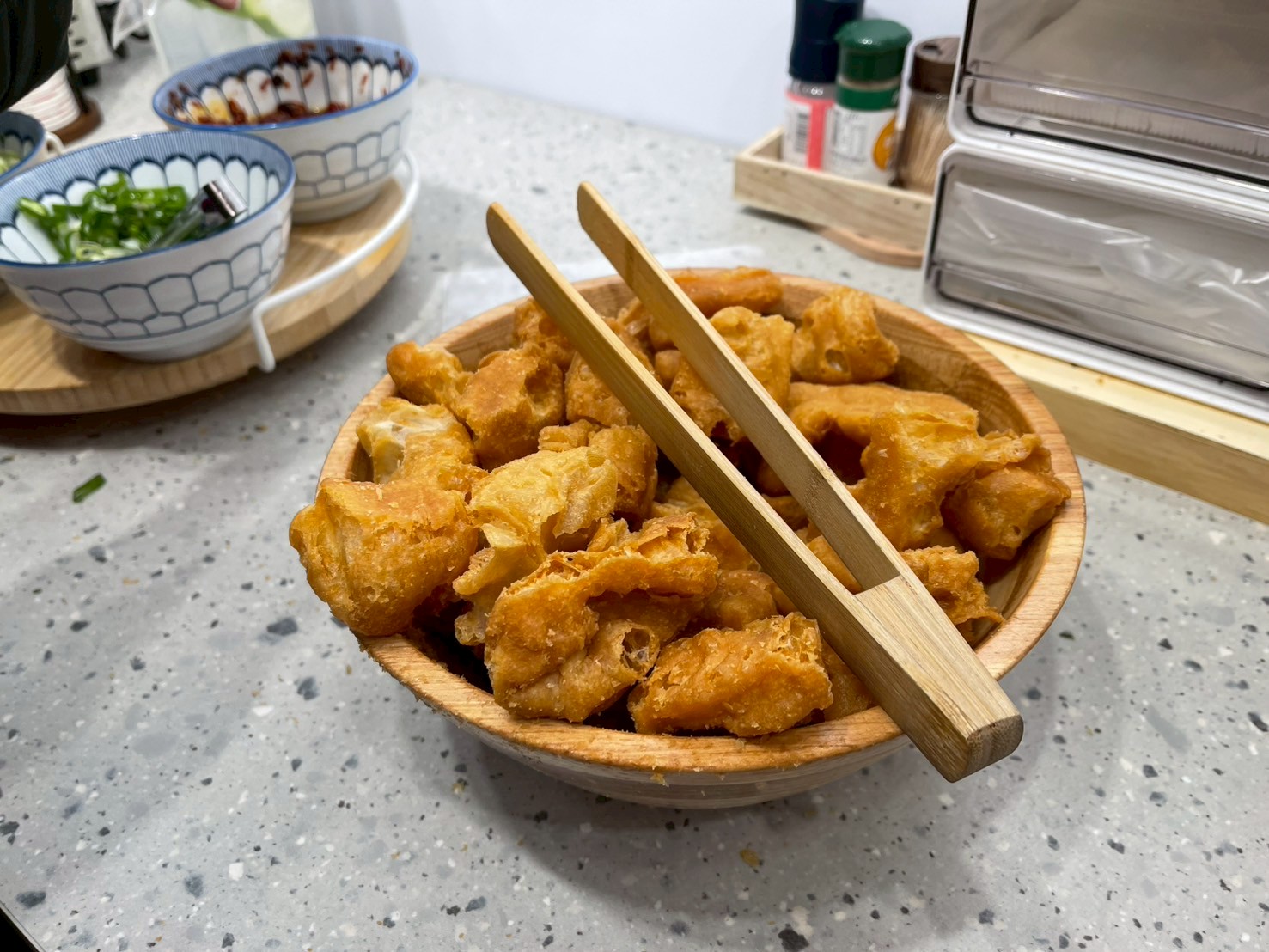 高雄美食－雞湯粥，來自新竹的粥大福，粥麵都有，油條好吃