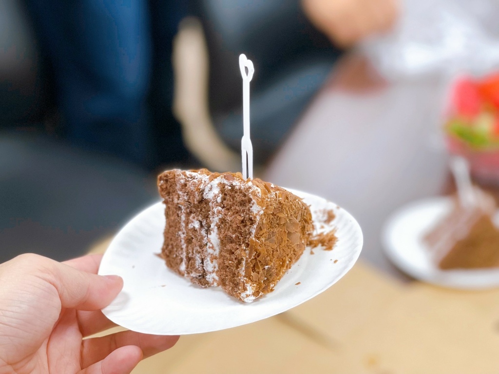 高雄 – 新興區美食　愛禮蛋糕坊 50年老店，專職販售黑森林蛋糕，平價好吃不死甜