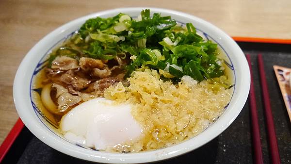 高雄 – 三多商圈 日本大人氣排隊美食烏龍麵 一吃再吃好味道 丸龜製麵所